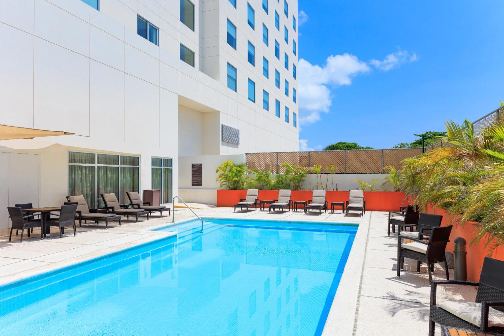 Courtyard By Marriott Ciudad Del Carmen Campeche Hotel Exterior photo